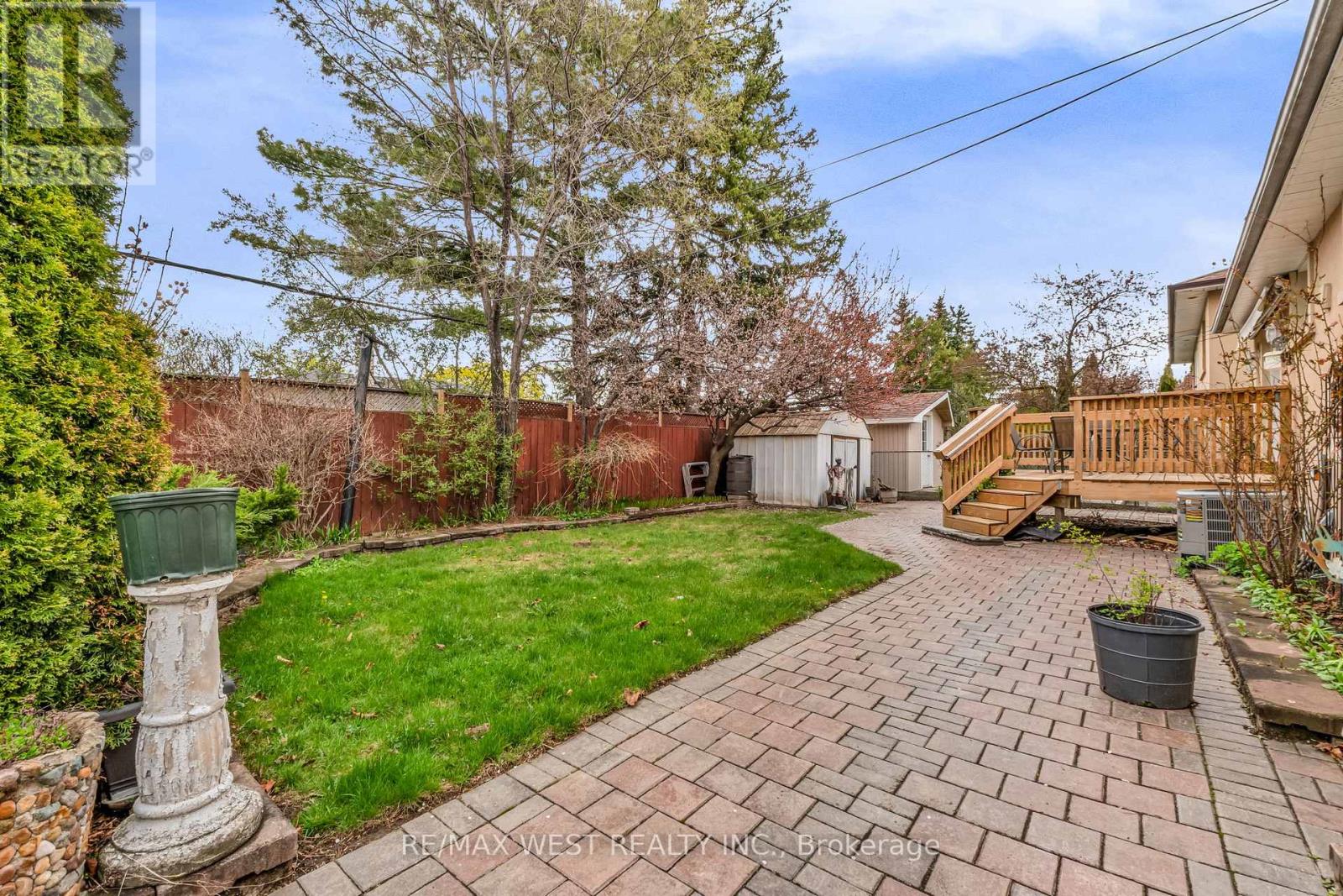 15 Breadner Drive, Toronto, Ontario  M9R 3M3 - Photo 40 - W12127556