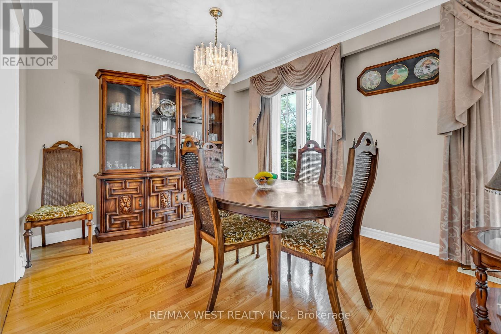 15 Breadner Drive, Toronto, Ontario  M9R 3M3 - Photo 8 - W12127556