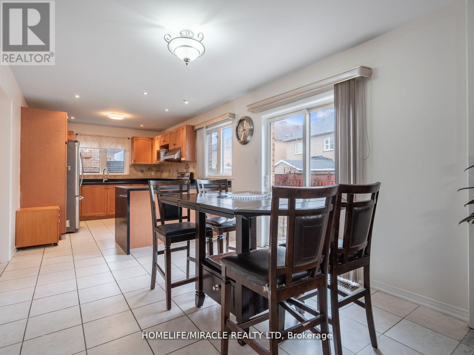 9 Hopecrest Place, Brampton (Sandringham-Wellington), Ontario  L6R 2V2 - Photo 10 - W12127557