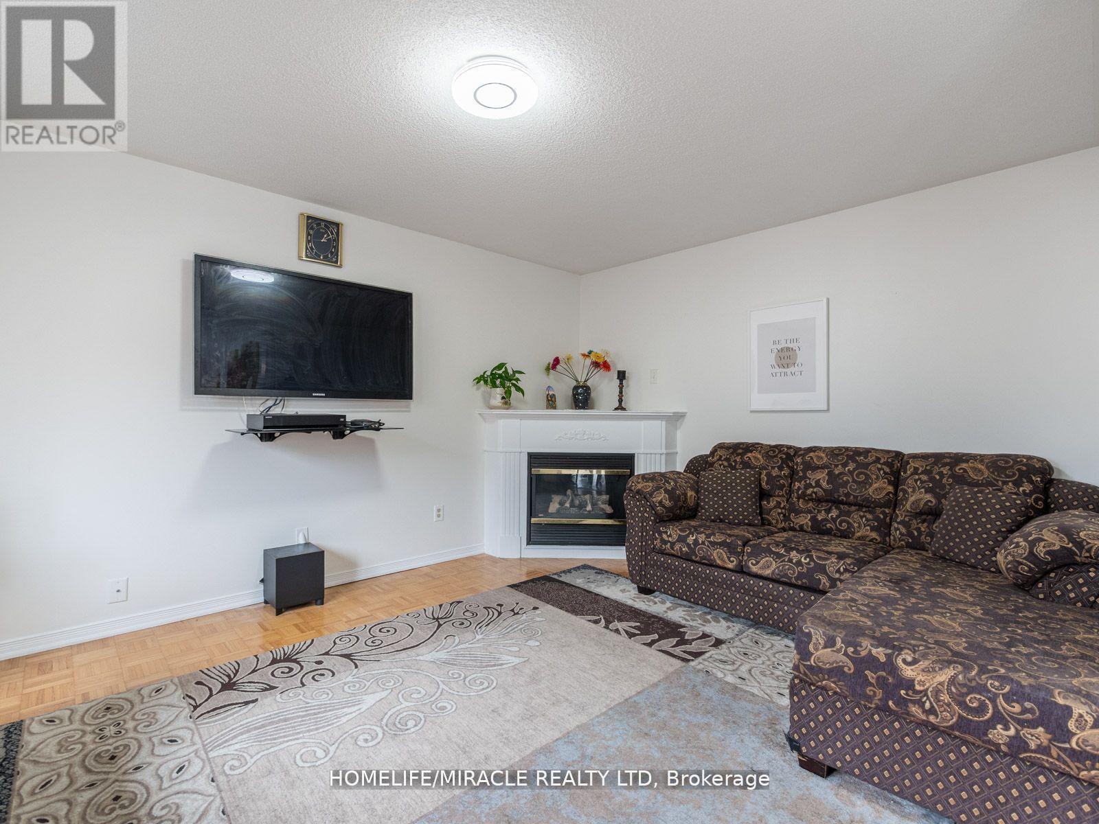 9 Hopecrest Place, Brampton (Sandringham-Wellington), Ontario  L6R 2V2 - Photo 12 - W12127557