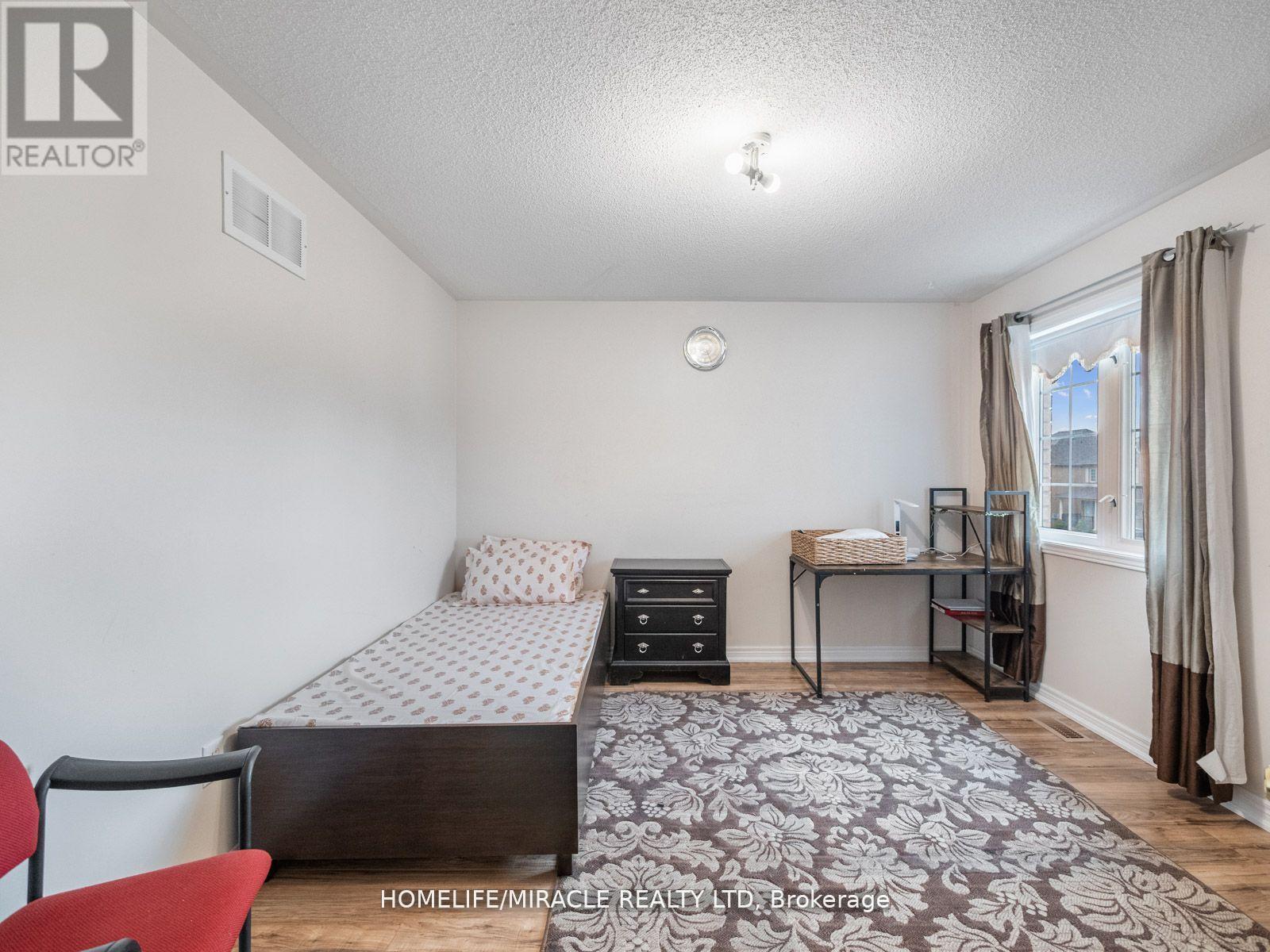 9 Hopecrest Place, Brampton (Sandringham-Wellington), Ontario  L6R 2V2 - Photo 19 - W12127557