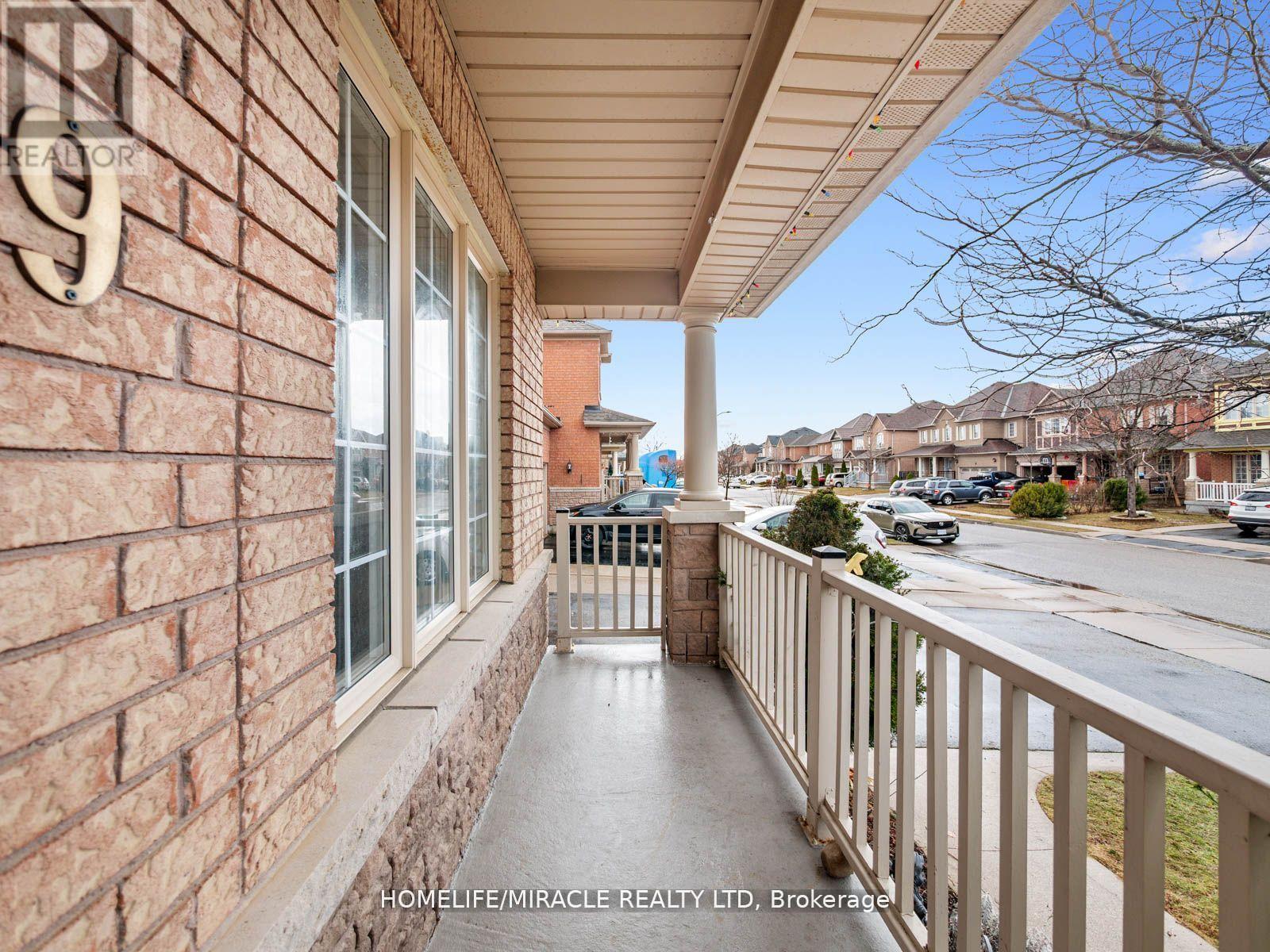 9 Hopecrest Place, Brampton, Ontario  L6R 2V2 - Photo 3 - W12127557