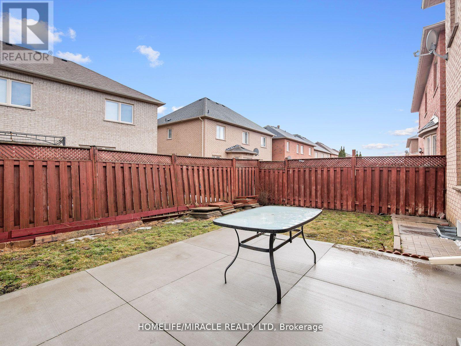 9 Hopecrest Place, Brampton (Sandringham-Wellington), Ontario  L6R 2V2 - Photo 32 - W12127557