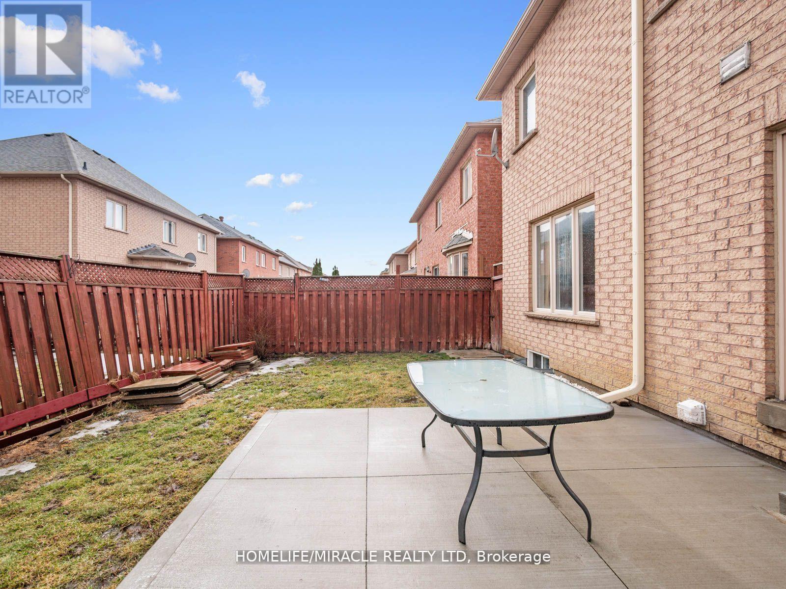 9 Hopecrest Place, Brampton (Sandringham-Wellington), Ontario  L6R 2V2 - Photo 33 - W12127557