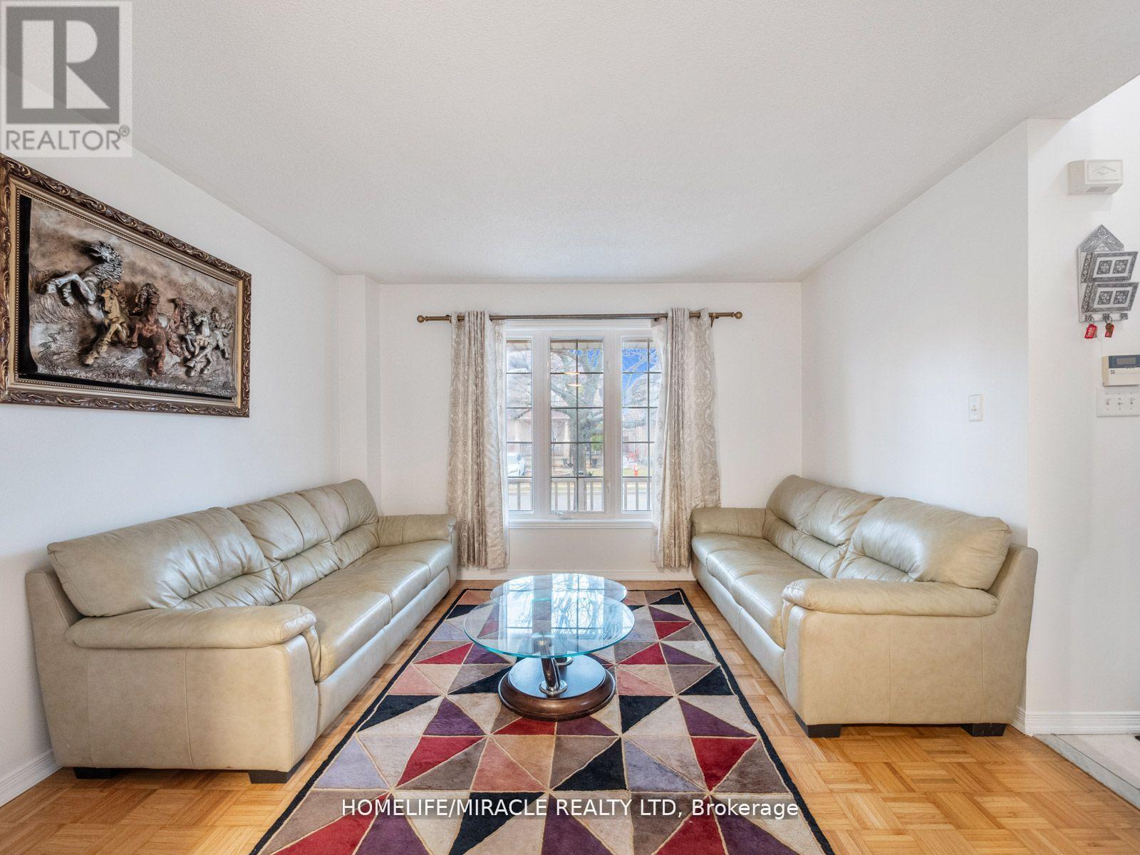9 Hopecrest Place, Brampton, Ontario  L6R 2V2 - Photo 5 - W12127557