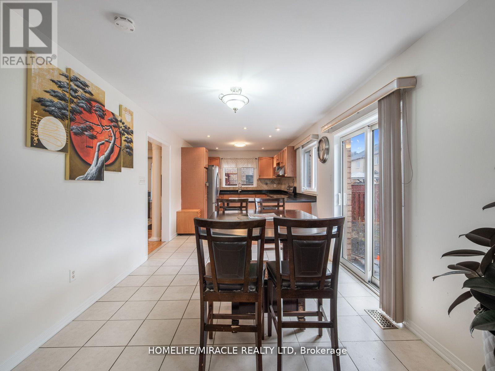 9 Hopecrest Place, Brampton (Sandringham-Wellington), Ontario  L6R 2V2 - Photo 8 - W12127557