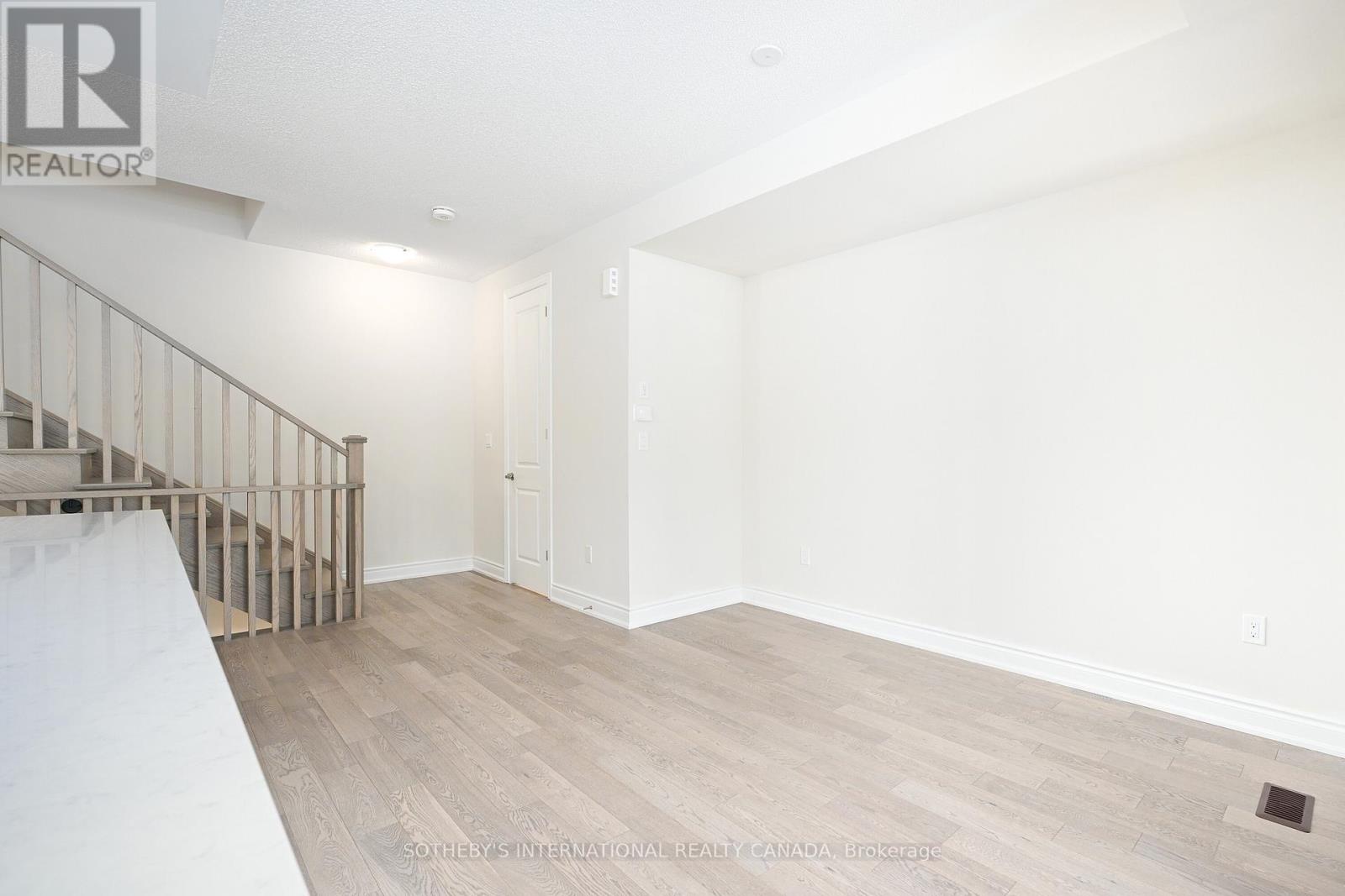 1282 Dempster Lane, Oakville, Ontario  L6H 7Y7 - Photo 18 - W12127574