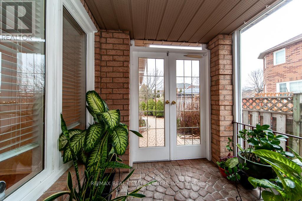 5507 Flatford Road, Mississauga, Ontario  L5V 1Y5 - Photo 5 - W12127585