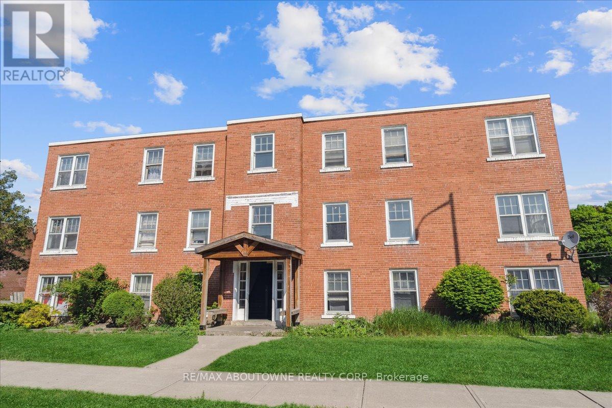 6 - 133 North Service Road E, Oakville (Cp College Park), Ontario  L6H 1A3 - Photo 1 - W12127612