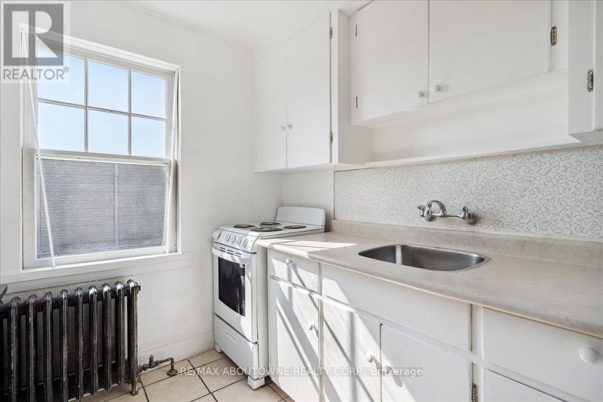 6 - 133 North Service Road E, Oakville (Cp College Park), Ontario  L6H 1A3 - Photo 15 - W12127612