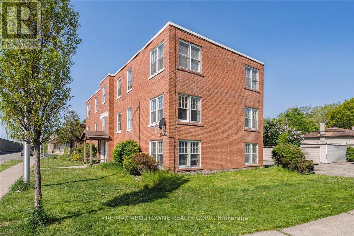 6 - 133 North Service Road E, Oakville (Cp College Park), Ontario  L6H 1A3 - Photo 3 - W12127612