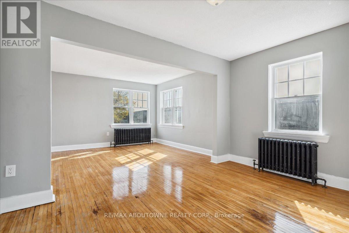 6 - 133 North Service Road E, Oakville (Cp College Park), Ontario  L6H 1A3 - Photo 5 - W12127612