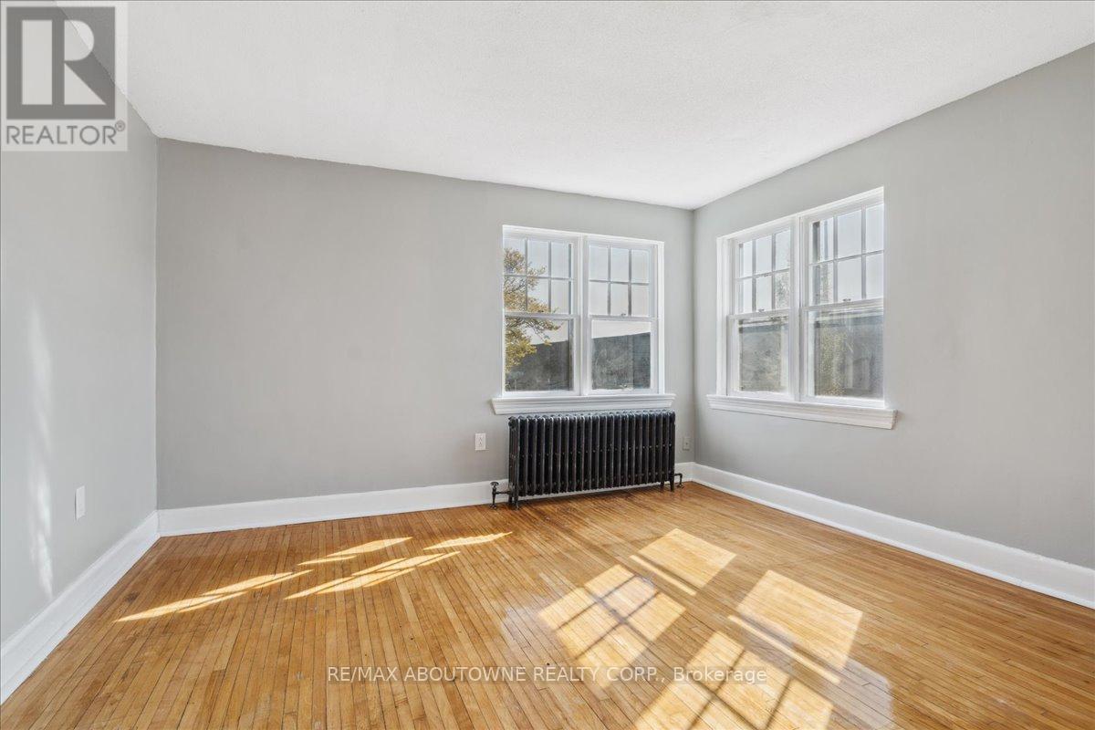 6 - 133 North Service Road E, Oakville (Cp College Park), Ontario  L6H 1A3 - Photo 6 - W12127612