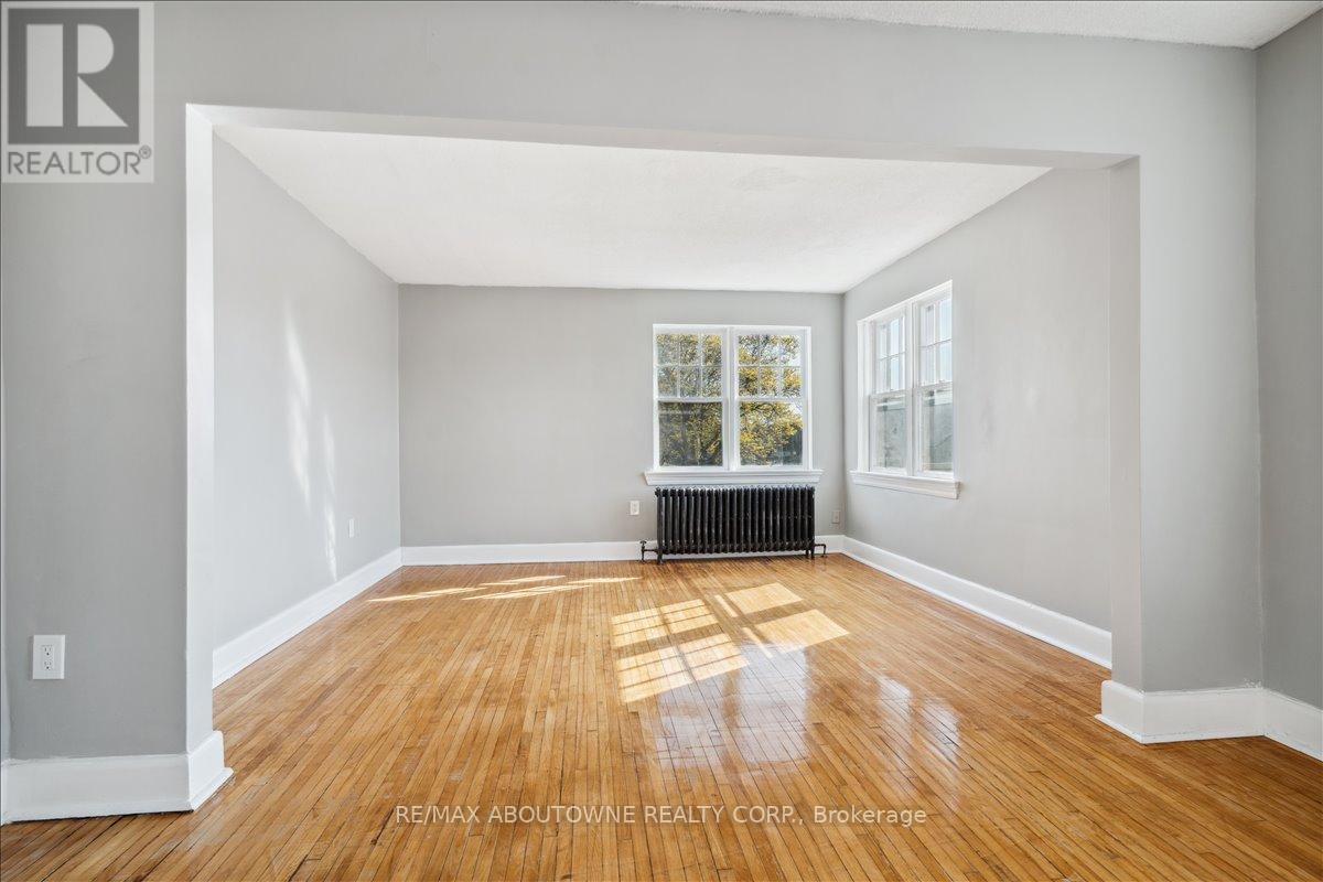6 - 133 North Service Road E, Oakville (Cp College Park), Ontario  L6H 1A3 - Photo 7 - W12127612