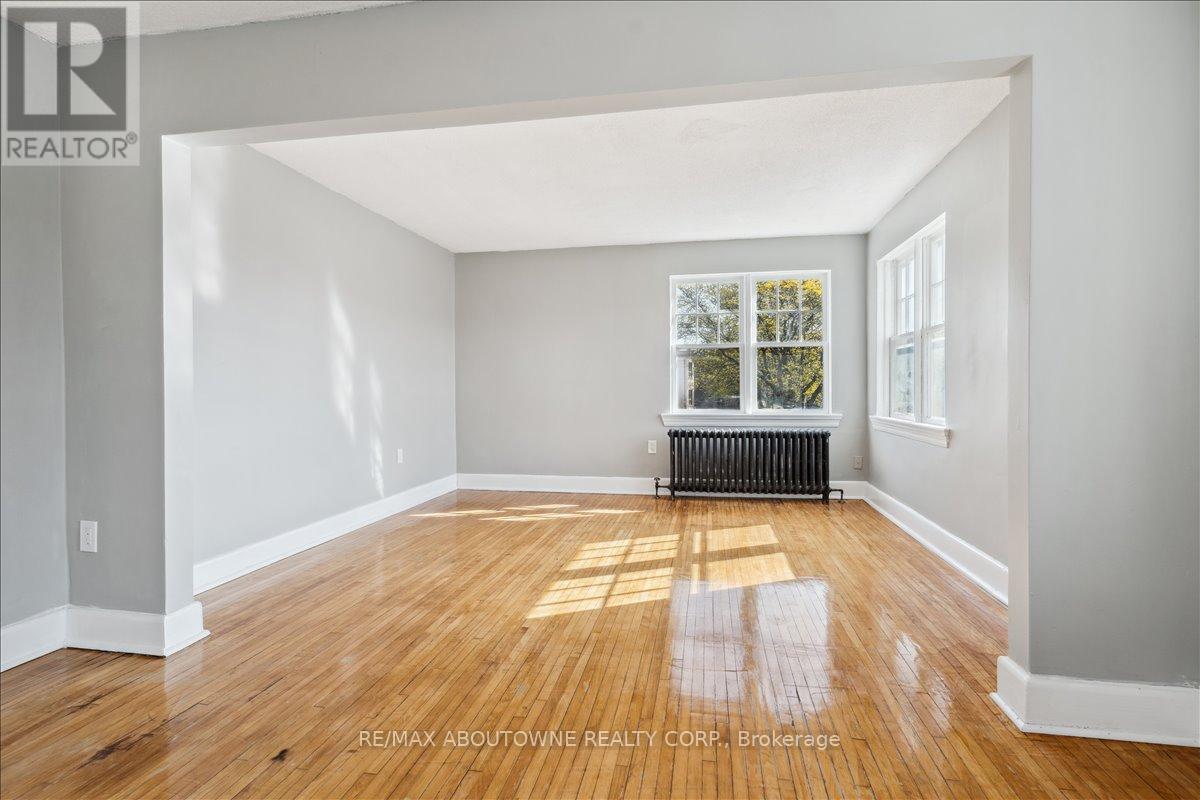 6 - 133 North Service Road E, Oakville (Cp College Park), Ontario  L6H 1A3 - Photo 8 - W12127612