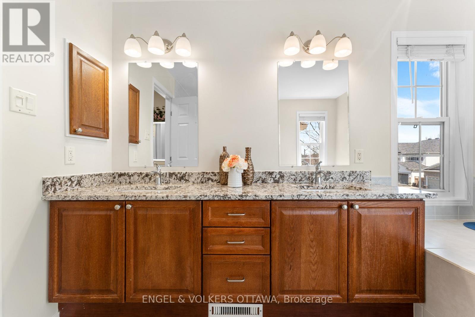 209 Allgrove Way, Ottawa, Ontario  K2S 2H7 - Photo 36 - X12127694