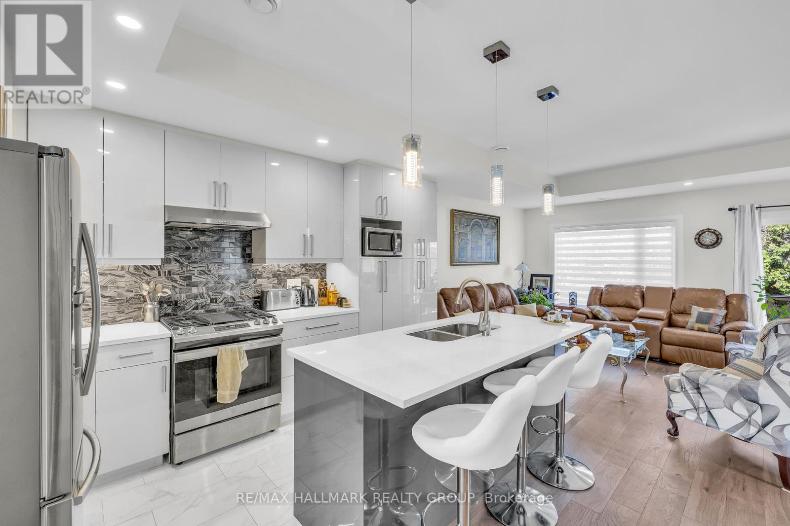 Property at 165 LONGPRE STREET image 4