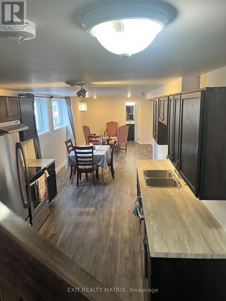 B - 1557 Belcourt Boulevard, Ottawa, Ontario  K1C 1M3 - Photo 5 - X12127772