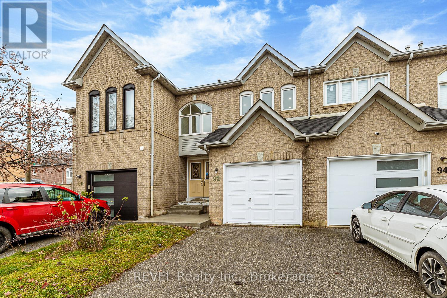 Property at 11 - 92 GOLDENLIGHT CIRCLE image 2
