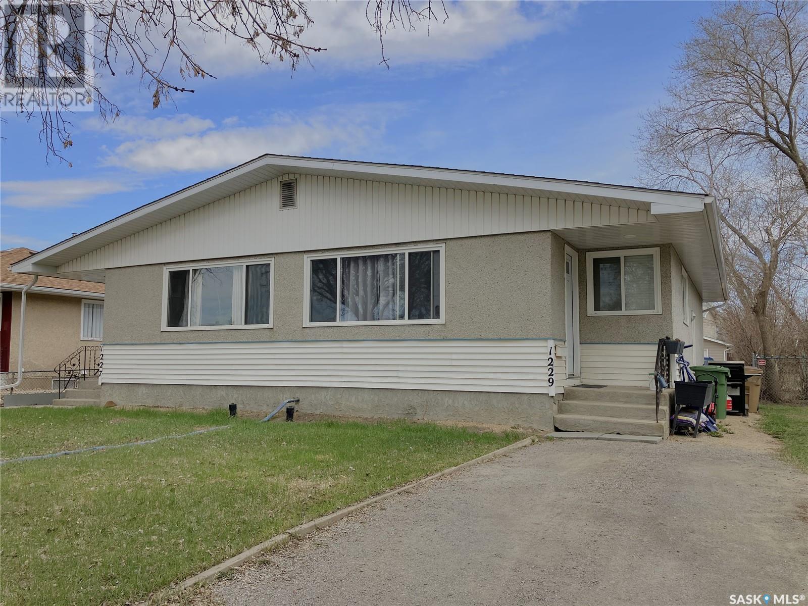 1227 - 1229 Bond Street, Regina, Saskatchewan  S4N 1W8 - Photo 3 - SK004814