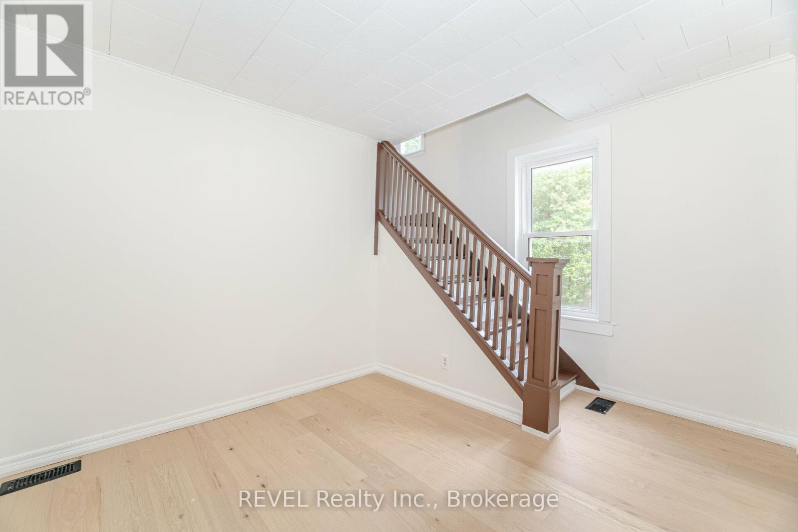 39 Phipps Street, Fort Erie, Ontario  L2A 2V3 - Photo 10 - X12127721