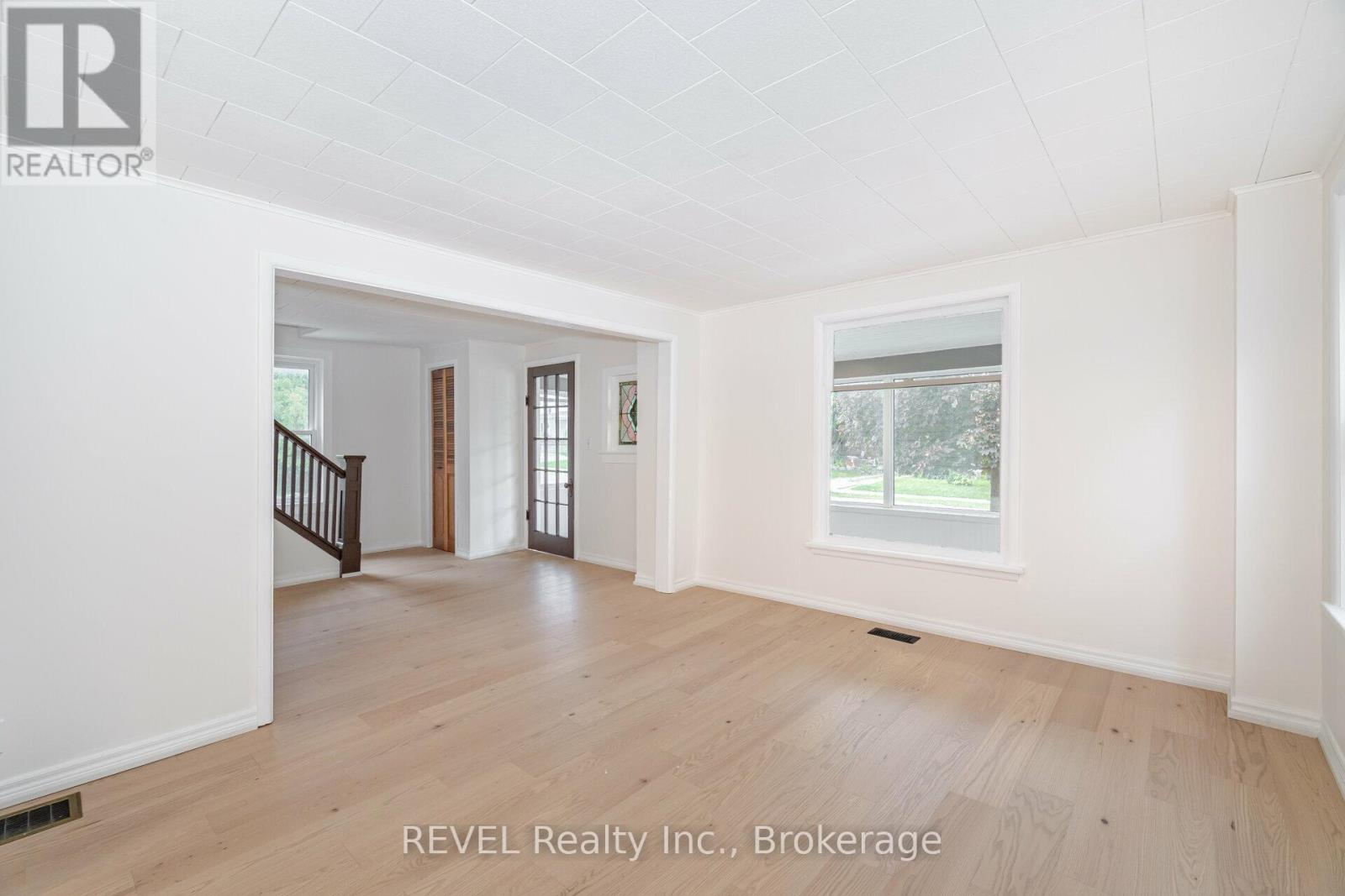 39 Phipps Street, Fort Erie (Central), Ontario  L2A 2V3 - Photo 12 - X12127721