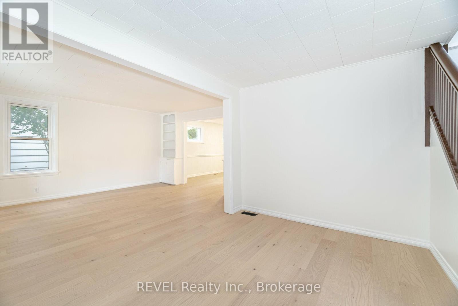 39 Phipps Street, Fort Erie (Central), Ontario  L2A 2V3 - Photo 13 - X12127721
