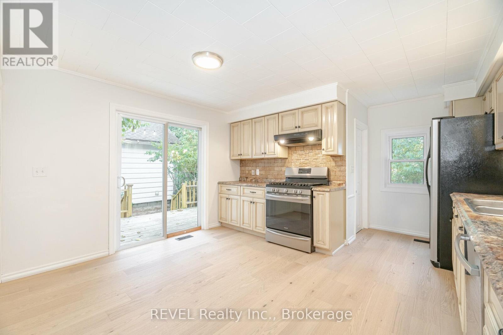 39 Phipps Street, Fort Erie (Central), Ontario  L2A 2V3 - Photo 17 - X12127721