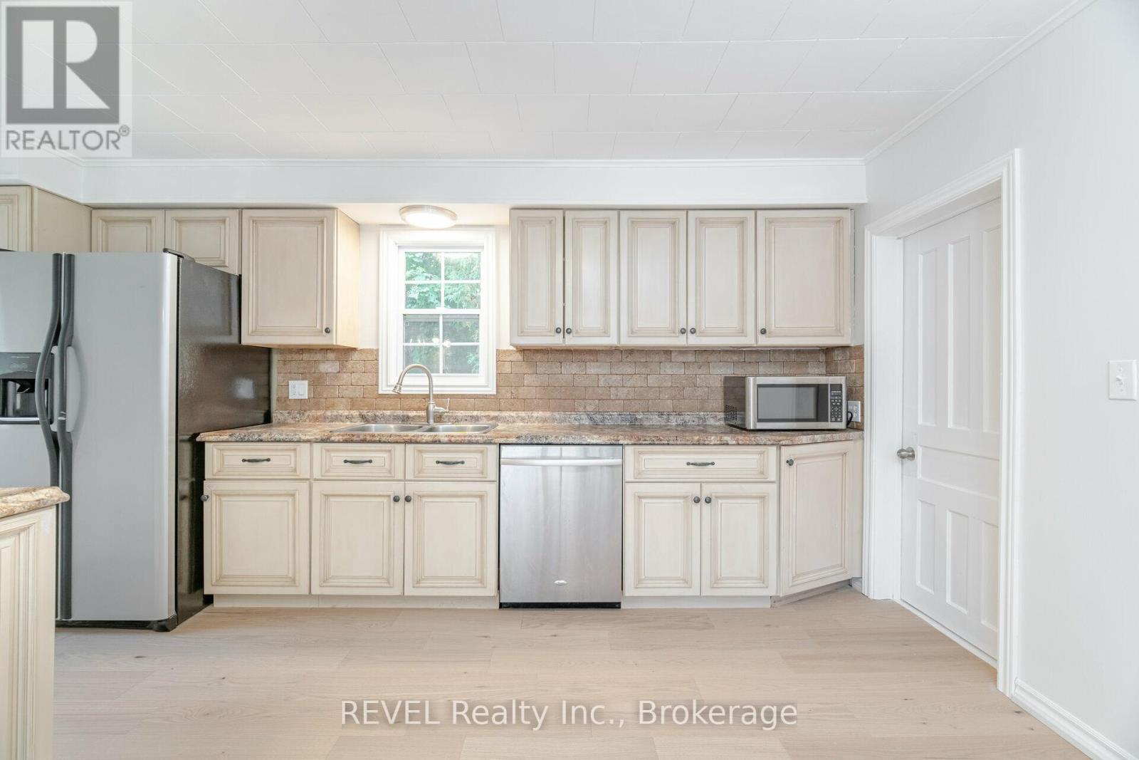 39 Phipps Street, Fort Erie (Central), Ontario  L2A 2V3 - Photo 18 - X12127721