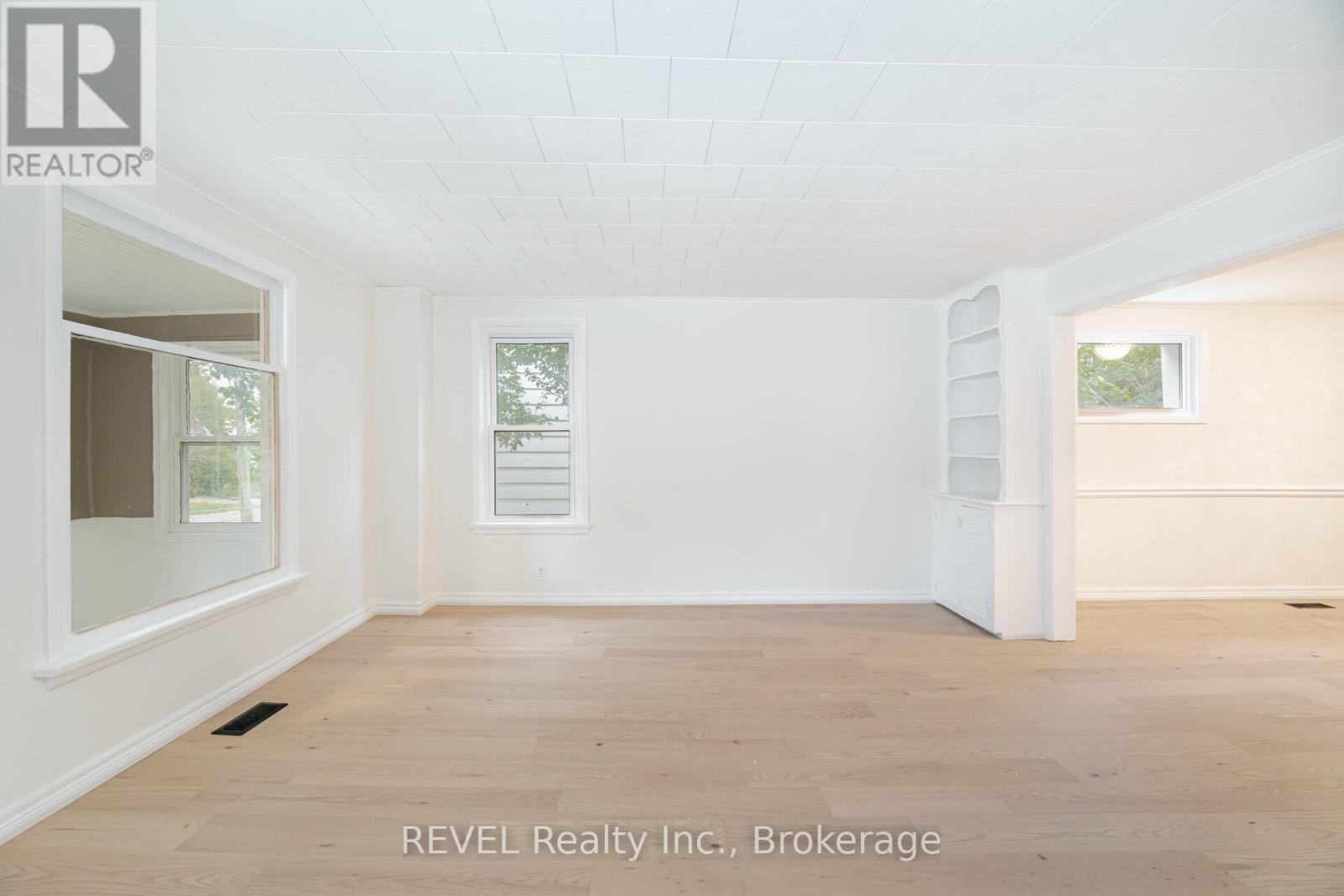 39 Phipps Street, Fort Erie (Central), Ontario  L2A 2V3 - Photo 23 - X12127721