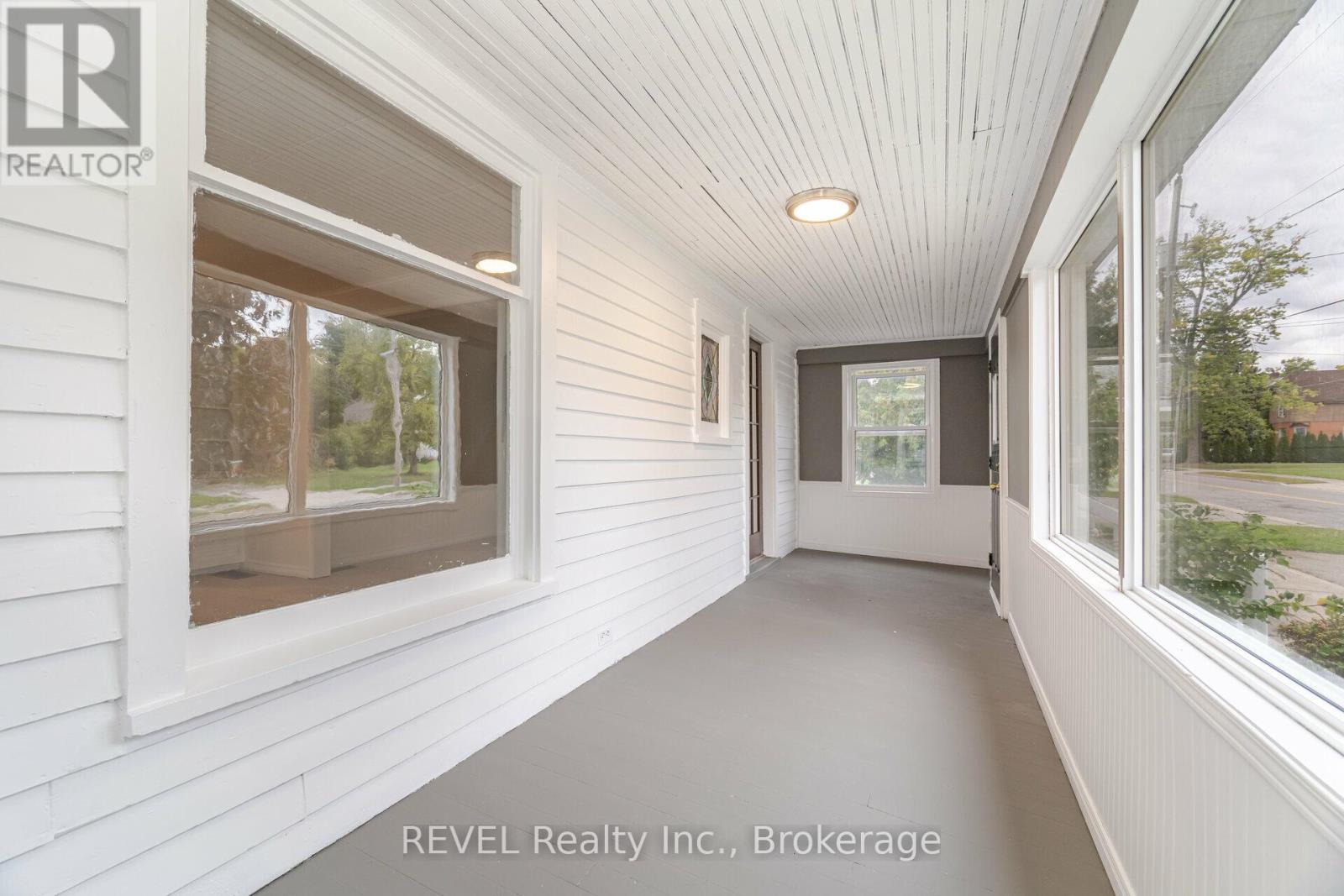 39 Phipps Street, Fort Erie (Central), Ontario  L2A 2V3 - Photo 7 - X12127721