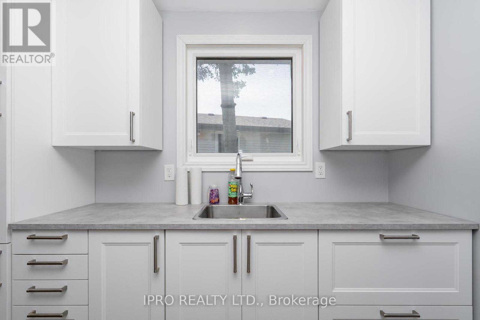 Main - 24 Chilton Drive, Hamilton, Ontario  L8J 1M2 - Photo 10 - X12127587