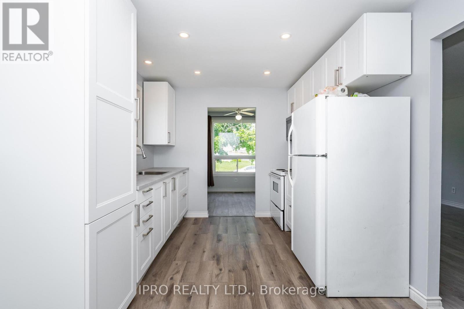 Main - 24 Chilton Drive, Hamilton, Ontario  L8J 1M2 - Photo 11 - X12127587
