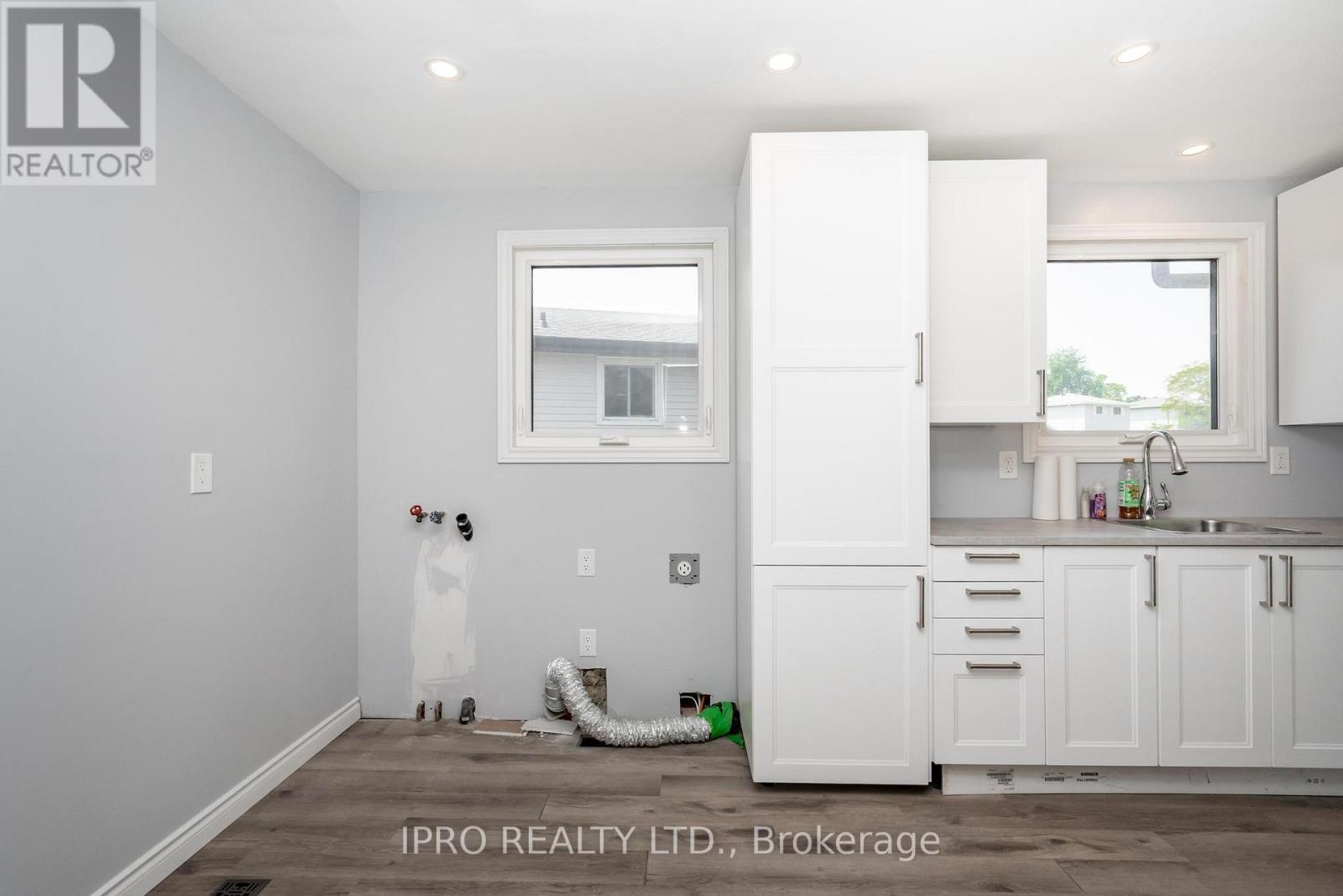 Main - 24 Chilton Drive, Hamilton, Ontario  L8J 1M2 - Photo 12 - X12127587