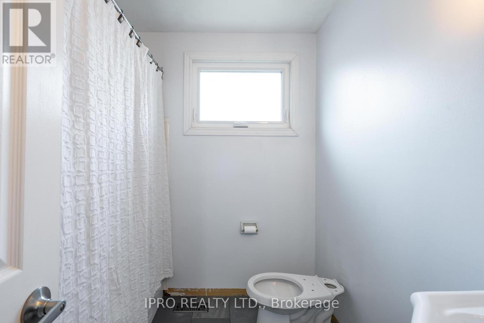 Main - 24 Chilton Drive, Hamilton, Ontario  L8J 1M2 - Photo 14 - X12127587