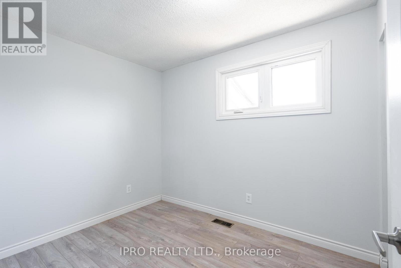 Main - 24 Chilton Drive, Hamilton, Ontario  L8J 1M2 - Photo 17 - X12127587