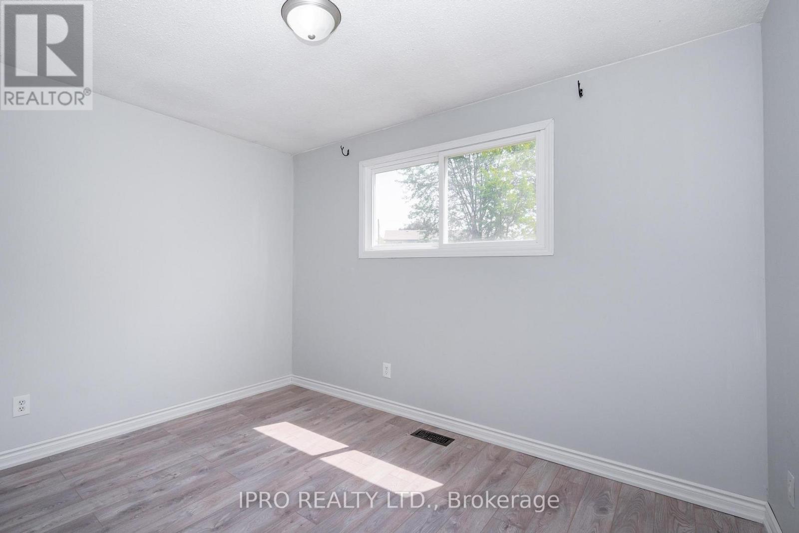 Main - 24 Chilton Drive, Hamilton, Ontario  L8J 1M2 - Photo 19 - X12127587