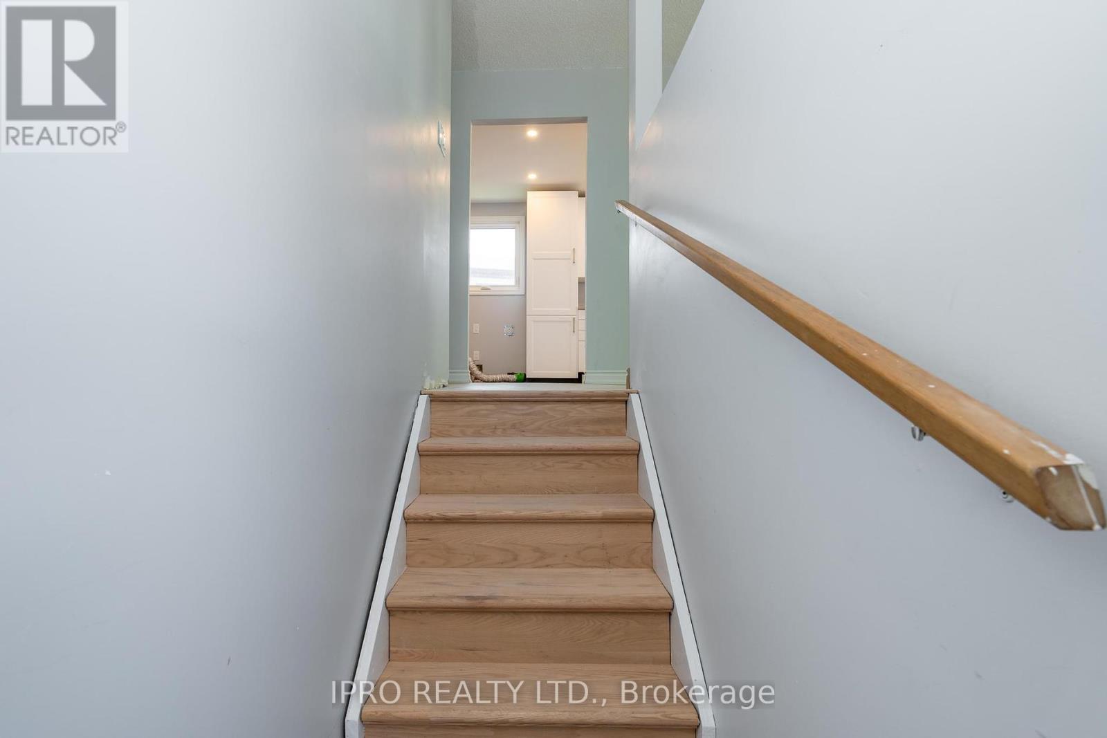 Main - 24 Chilton Drive, Hamilton, Ontario  L8J 1M2 - Photo 2 - X12127587