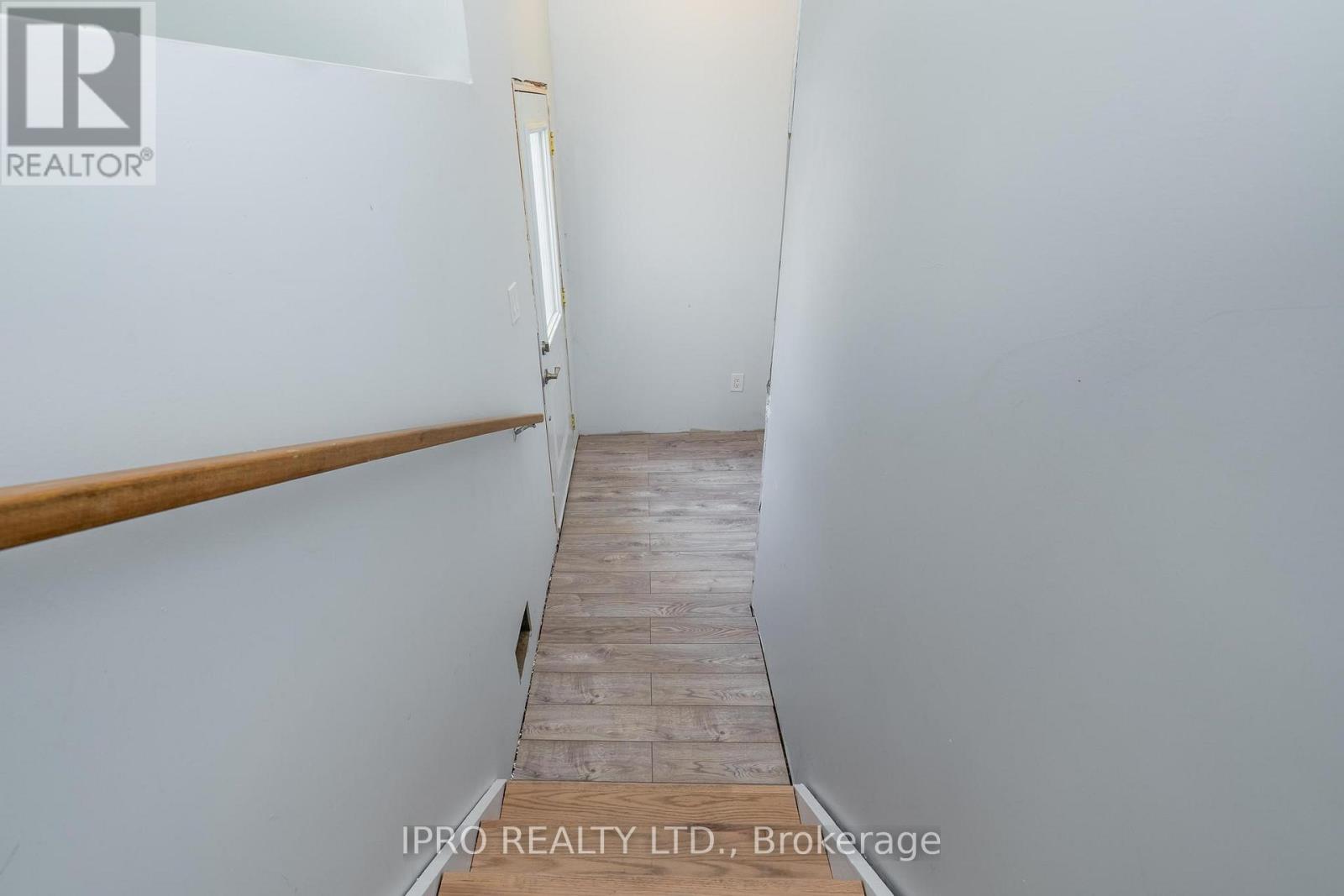 Main - 24 Chilton Drive, Hamilton, Ontario  L8J 1M2 - Photo 3 - X12127587