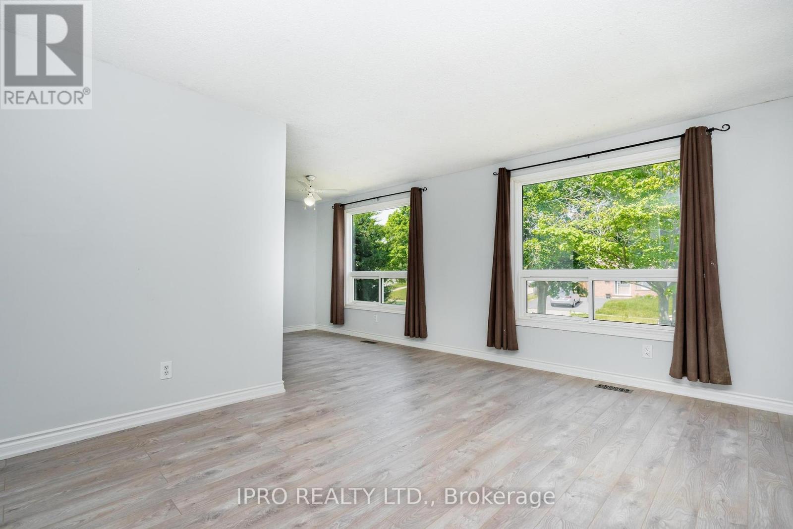 Main - 24 Chilton Drive, Hamilton, Ontario  L8J 1M2 - Photo 5 - X12127587