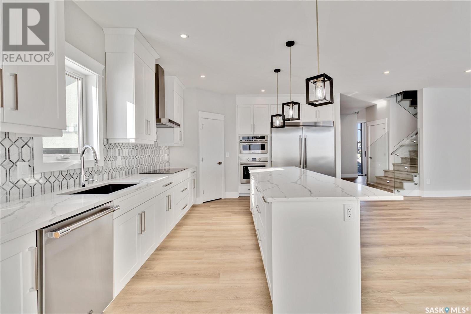 Property at 331 Woolf BAY image 2