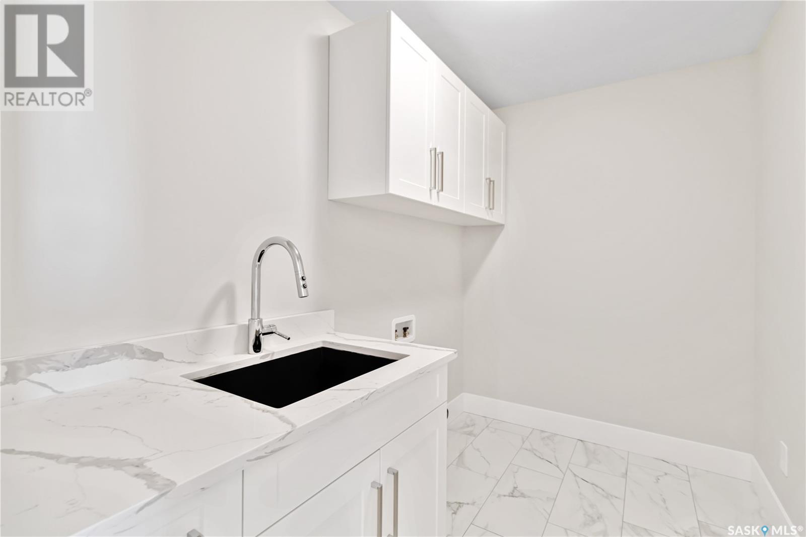 331 Woolf Bay, Saskatoon, Saskatchewan  S7W 1E5 - Photo 35 - SK996198