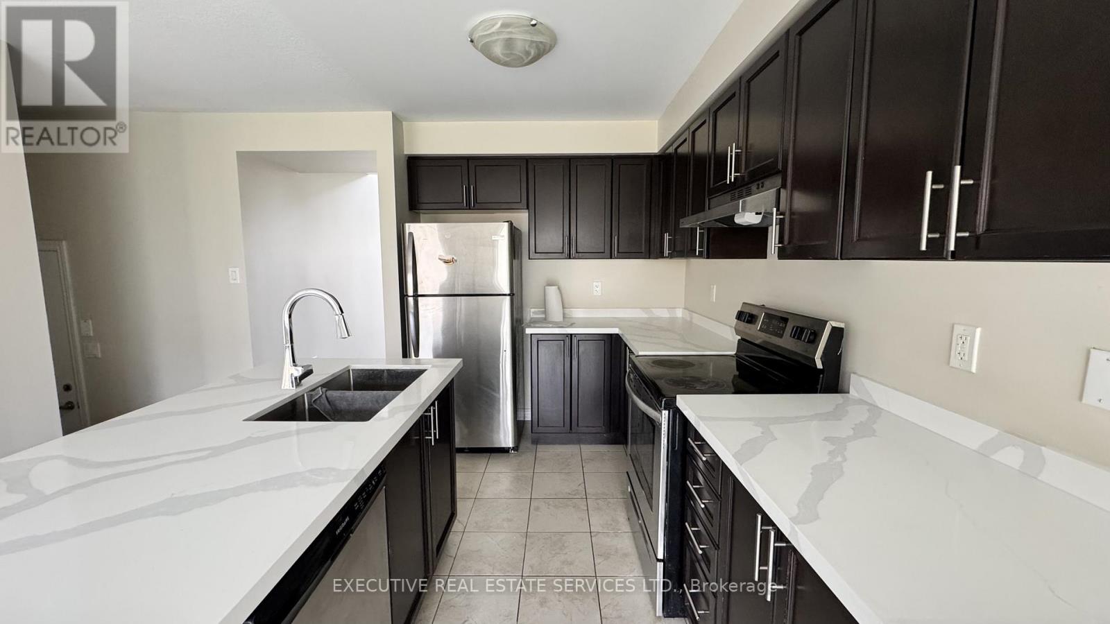 427 Linden Drive, Cambridge, Ontario  N3H 0C2 - Photo 3 - X12122427