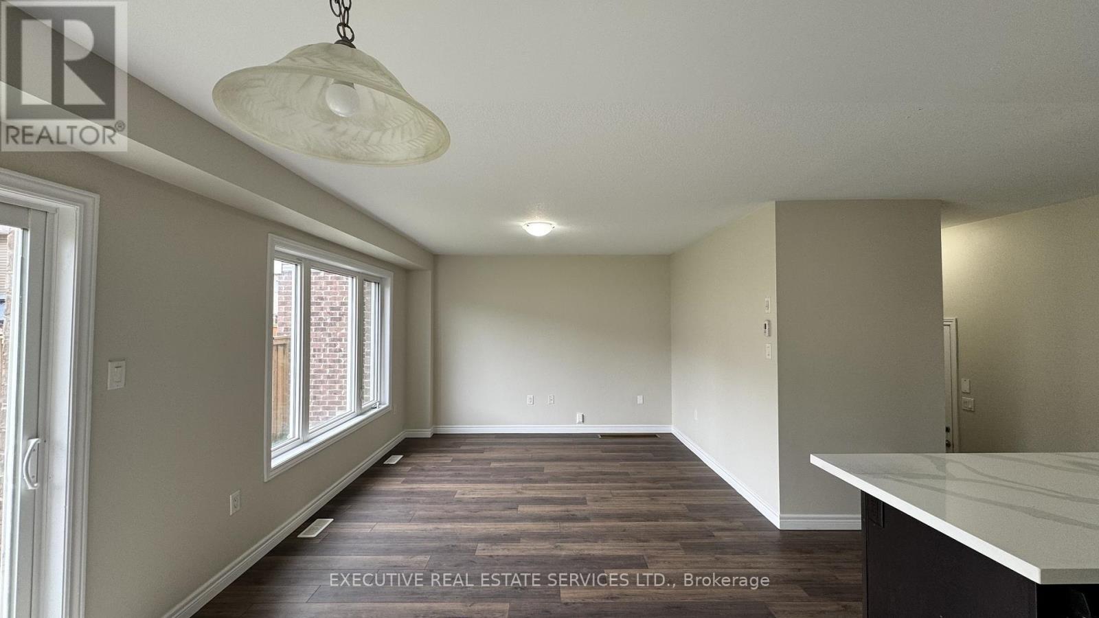 427 Linden Drive, Cambridge, Ontario  N3H 0C2 - Photo 5 - X12122427