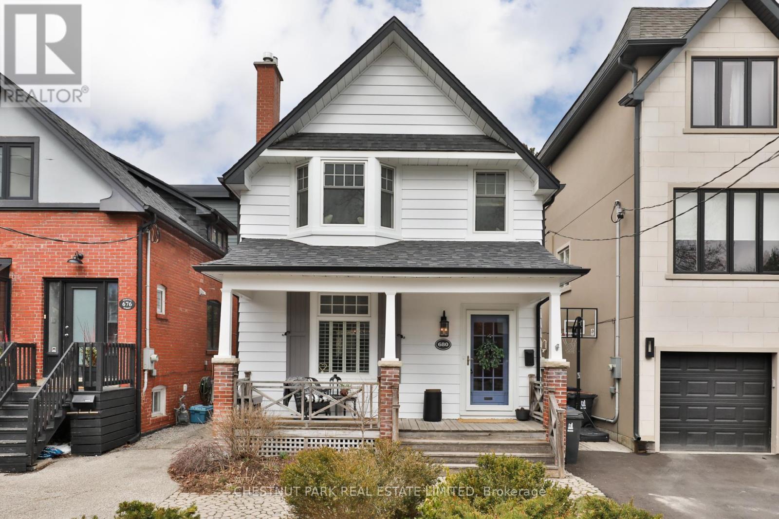 <div class="slider-price">$1,649,700</div><p>680 Merton Street, Toronto, Ontario</p>