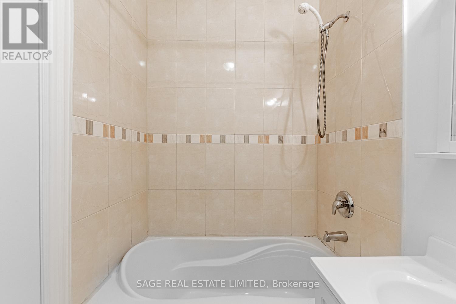26 Greensides Avenue, Toronto, Ontario  M6G 3P6 - Photo 14 - C12127778