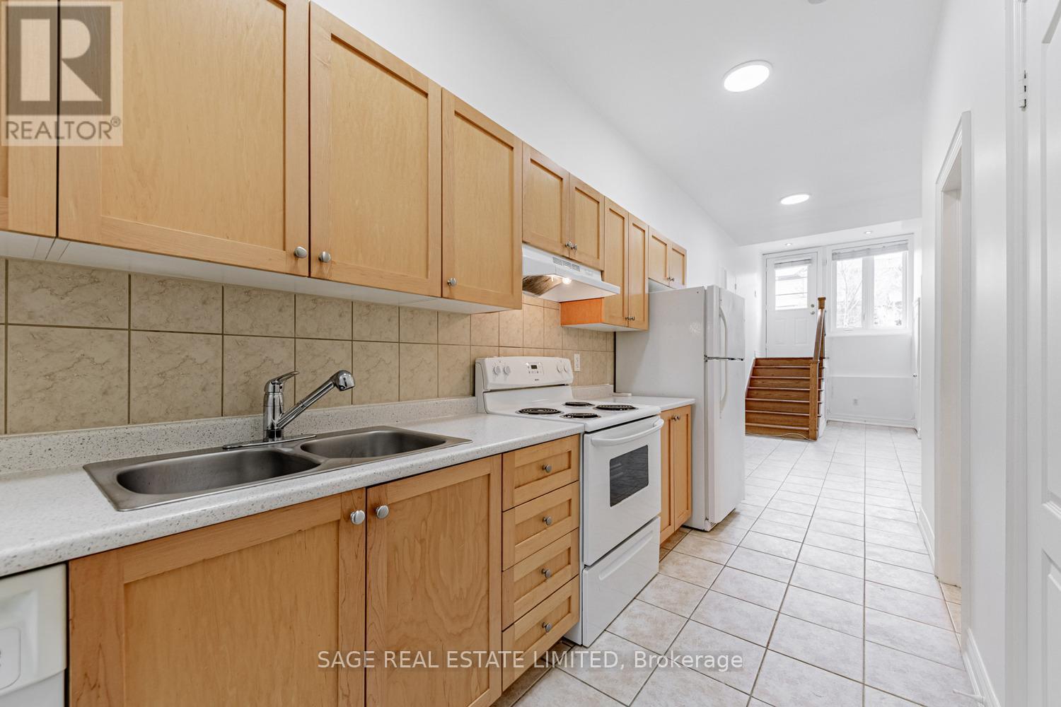 26 Greensides Avenue, Toronto, Ontario  M6G 3P6 - Photo 16 - C12127778