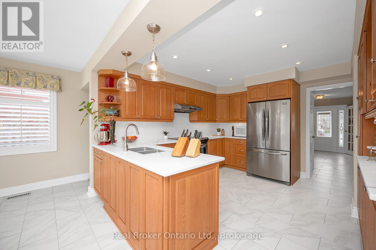 2015 Grosvenor Street, Oakville, Ontario  L6H 5A2 - Photo 12 - W12127839