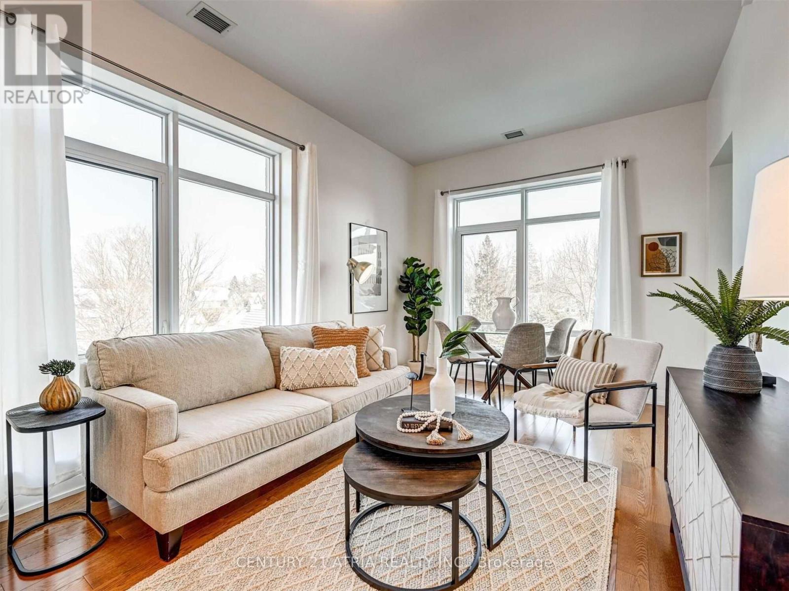 404A - 15277 YONGE STREET, Aurora, Ontario