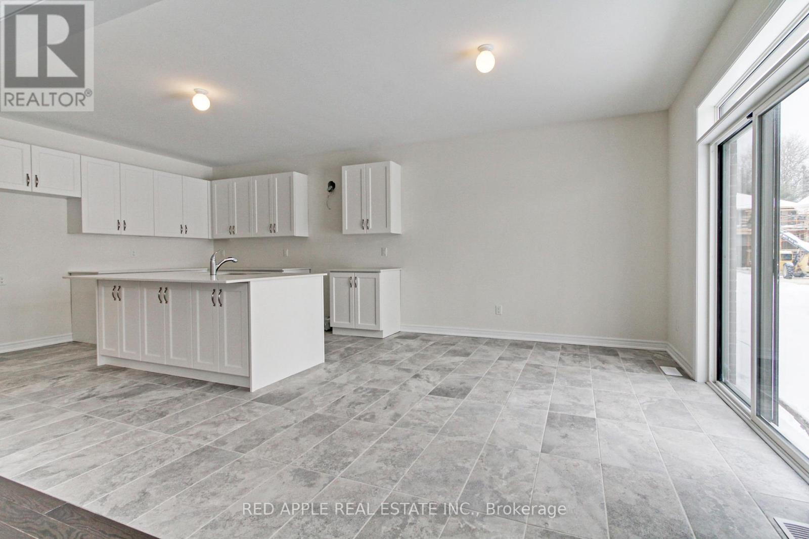 1519 Davis Loop Circle, Innisfil, Ontario  L0L 1W0 - Photo 16 - N12127718
